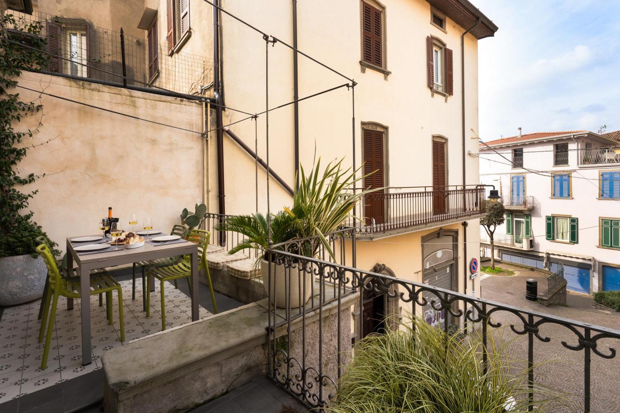Апартаменты La Casa Sulla Terrazza Сарнико Экстерьер фото